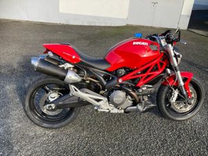 DUCATI MONSTER 696