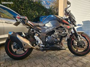 SUZUKI GSR 750 2012