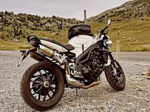 TRIUMPH SPEED TRIPLE