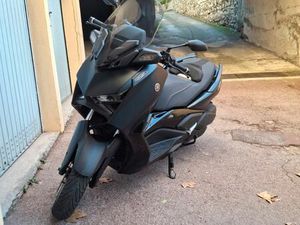 YAMAHA XMAX 300 TECH 2023 – 10 500 KM – DARK PETROL EXCELLENT ETAT