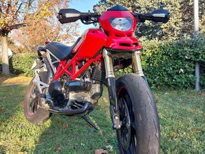DUCATI HYPERMOTARD 1100 S (SORT DE RÉVISION)
