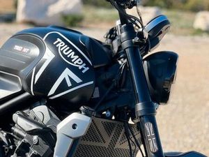 TRIUMPH TRIDENT 660 BLACK