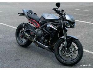 STREET TRIPLE RS