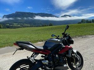 TRIUMPH STREET TRIPLE 675 R