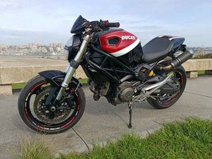 DUCATI MONSTER 696 MAFAMUDE E VILAR DO PARAÍSO