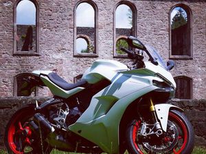 DUCATI SUPERSPORT S 2017 AKRAPOVIC