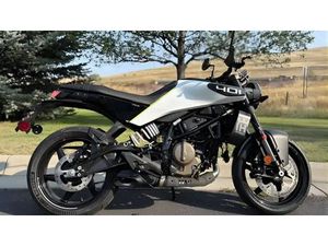 2024 HUSQVARNA MOTORCYCLES VITPILEN 401 DEMO