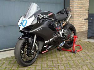 DUCATI PANIGALE V2 - CIRCUITMOTOR ZWART