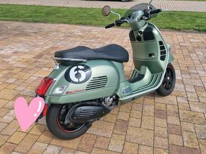 ZUM VERKAUF STEHT EINE WUNDERBARE UND SELTENE VESPA SEI GIORNI 30