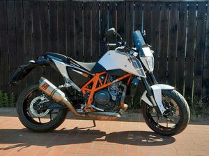 KTM DUKE 690 - NAKED BIKE - AKRAPOVIČ, POWER PARTS, VIELES NEU