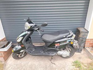 DERBY BOULEVARD TWO WIE PIAGGIO FLY WENIG KM