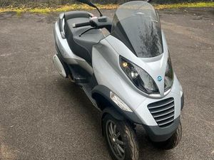 PIAGGIO ROLLER MP3 250 CCM WENIG KILOMETER!