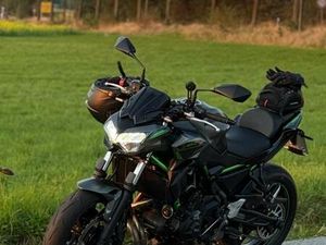 TOP GEPFLEGTE KAWASAKI Z 650 (EZ 05/2024)–SCHECKHEFT INKL.ZUBEHÖR