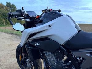 KTM DUKE 790