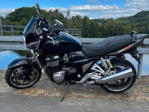 SUZUKI GSX 1400 SCHWARZ
