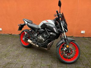 YAMAHA MT-07 (BJ 2021) – GEPFLEGT, NEUE REIFEN & GRIFFHEIZUNG