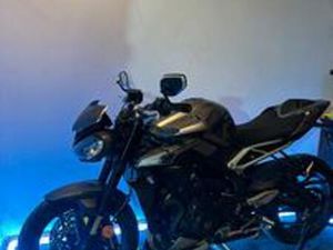 TRIUMPH STREET TRIPLE 765 R 2024