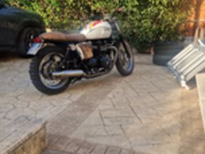 TRIUMPH BONNEVILLE