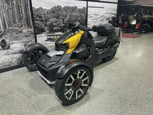 2019 CAN-AM RYKER RALLY EDITION **VALISE ARRIERE ET PARE-BRISE!!**