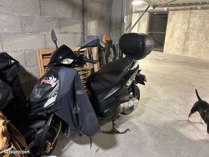SCOOTER TYPHOON 50 1400 À DÉBATTRE