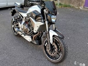 MOTO YAMAHA MT 07