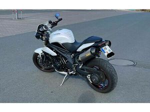 TRIUMPH SPEED TRIPLE 1050