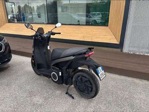 SEAT MO ESCOOTER 125 RED WHITE R9KW MY 21