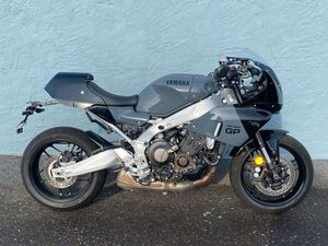 YAMAHA XSR 900 GP 1.HAND