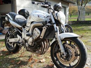 YAMAHA FZ6