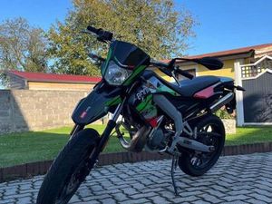 GEBRAUCHTE APRILIA SX50 SUPERMOTO. BAUJAHR 03/21