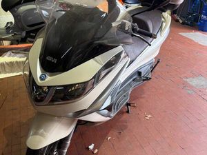 PIAGGIO X10 500