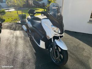YAMAHA X-MAX 125