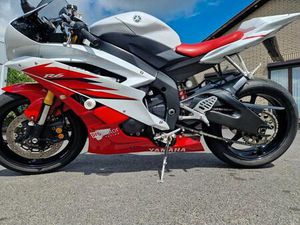 ② YAMAHA R6 2006 WIT/ROOD