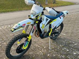 MOTOCROSS HUSQVARNA FE 350 ROCKSTAR EDITION (10BH)