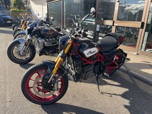 INDIAN FTR 1200*CARBON*AKRAPOVIC*LADENNEU ERST 166 KM*