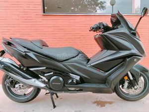 KYMCO - AK 550