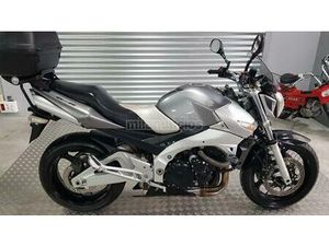SUZUKI - GSR 600