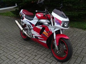 SUZUKI GSX-R750
