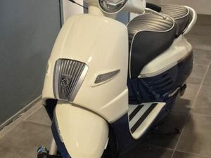 SCOOTER PEUGEOT DJANGO 50 CC – ANNÉE 2025 – 918 KM