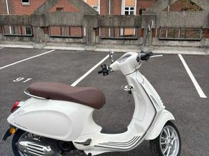 ?VESPA BLANC & MARRON – 2019 – EXCELLENT ÉTAT