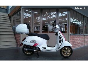 VESPA GTS SUPER 300 RACING SIXTIES - GARANTIE 1 AN