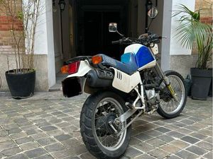 SUZUKI DR 600