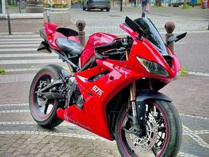 TRIUMPH DAYTONA 675
