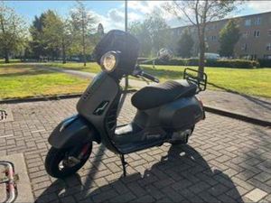 VESPA GTS300 SPORT - PRACHTIGE SCOOTER! — MOTOREN | PIAGGIO — MARKTPLAATS