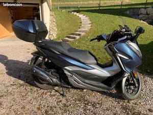 HONDA FORZA 300 DE 2019 ÉTAT NEUF 1063 KM