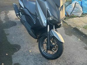 YAMAHA XMAX 125