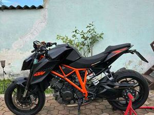 SUPER DUKE R