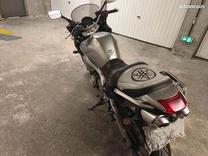 YAMAHA FZ6