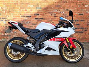 YAMAHA R125 WORLD GP 60TH ANNIVERSARY EDITION COMES WITH NEW MOT AND WARRANTY 124 CC