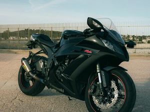 KAWASAKI NINJA ZX-10R BARREIRO E LAVRADIO